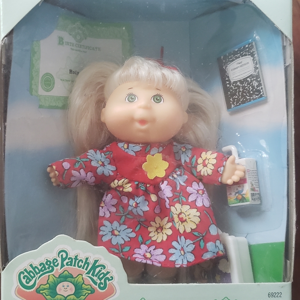 Vintage 1995 Cabbage Patch Kids Collectible School Girl Hedy Mary